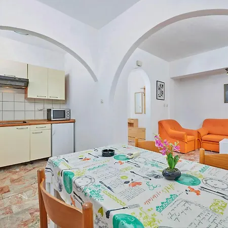 Gostinjska kuća Kristalis In Istrien 3*